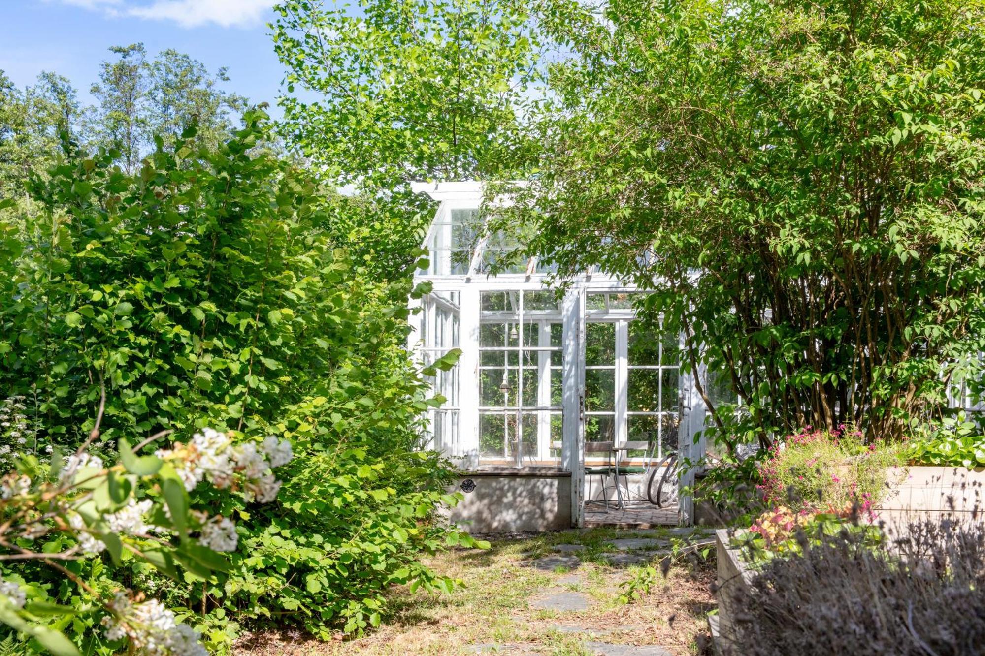 Semesterbostad Peaceful, Picturesque & Forest Retreat Stockholm